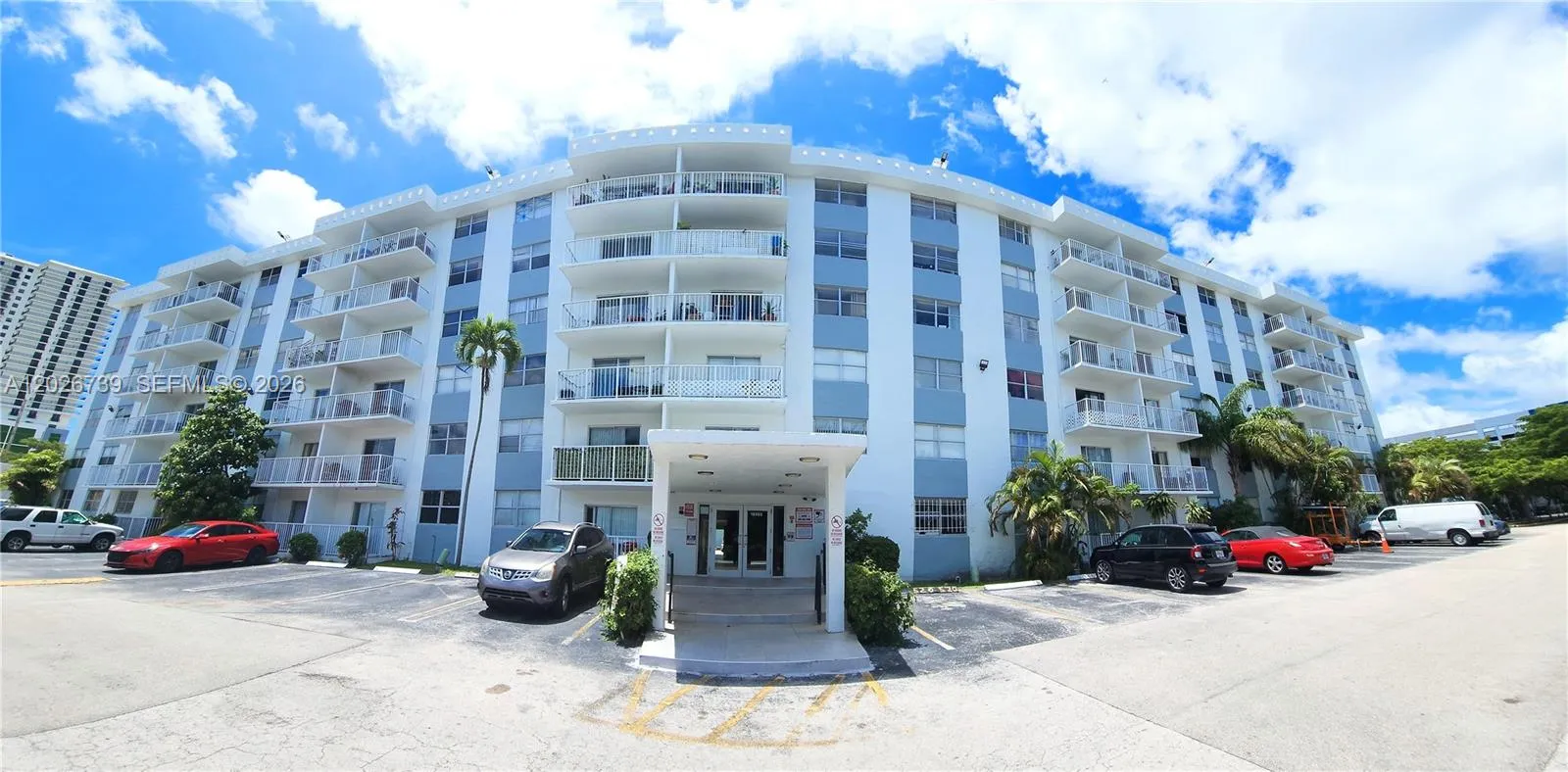 Foto de propiedad en 16465 NE 22nd Avenue 610, North Miami Beach, FL 33160 North Miami Beach con MLS# 