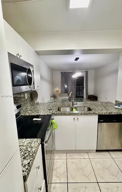 Foto de propiedad en 16465 SE 22nd Avenue 406, North Miami Beach, FL 33160 North Miami Beach con MLS# 