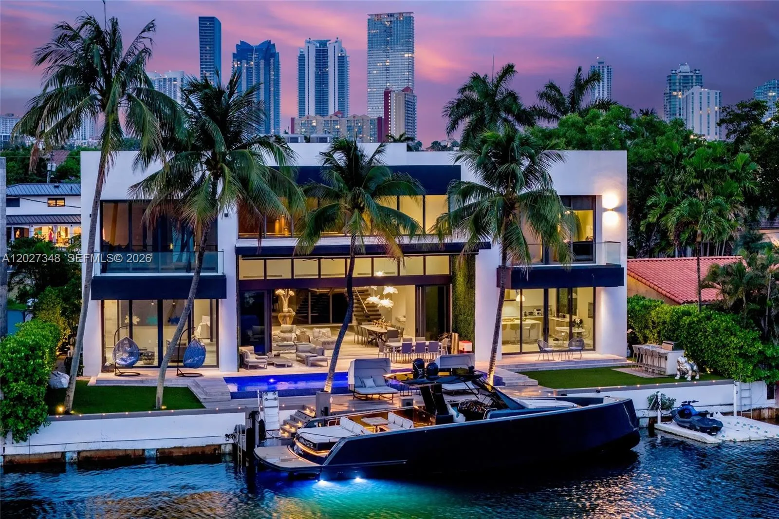 Foto de propiedad en 16470 NE 30th Avenue, North Miami Beach, FL 33160 North Miami Beach con MLS# 