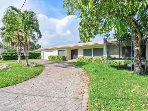 En Renta 16473 NE 31st Avenue, North Miami Beach, FL 33160, North Miami Beach, FL 33160