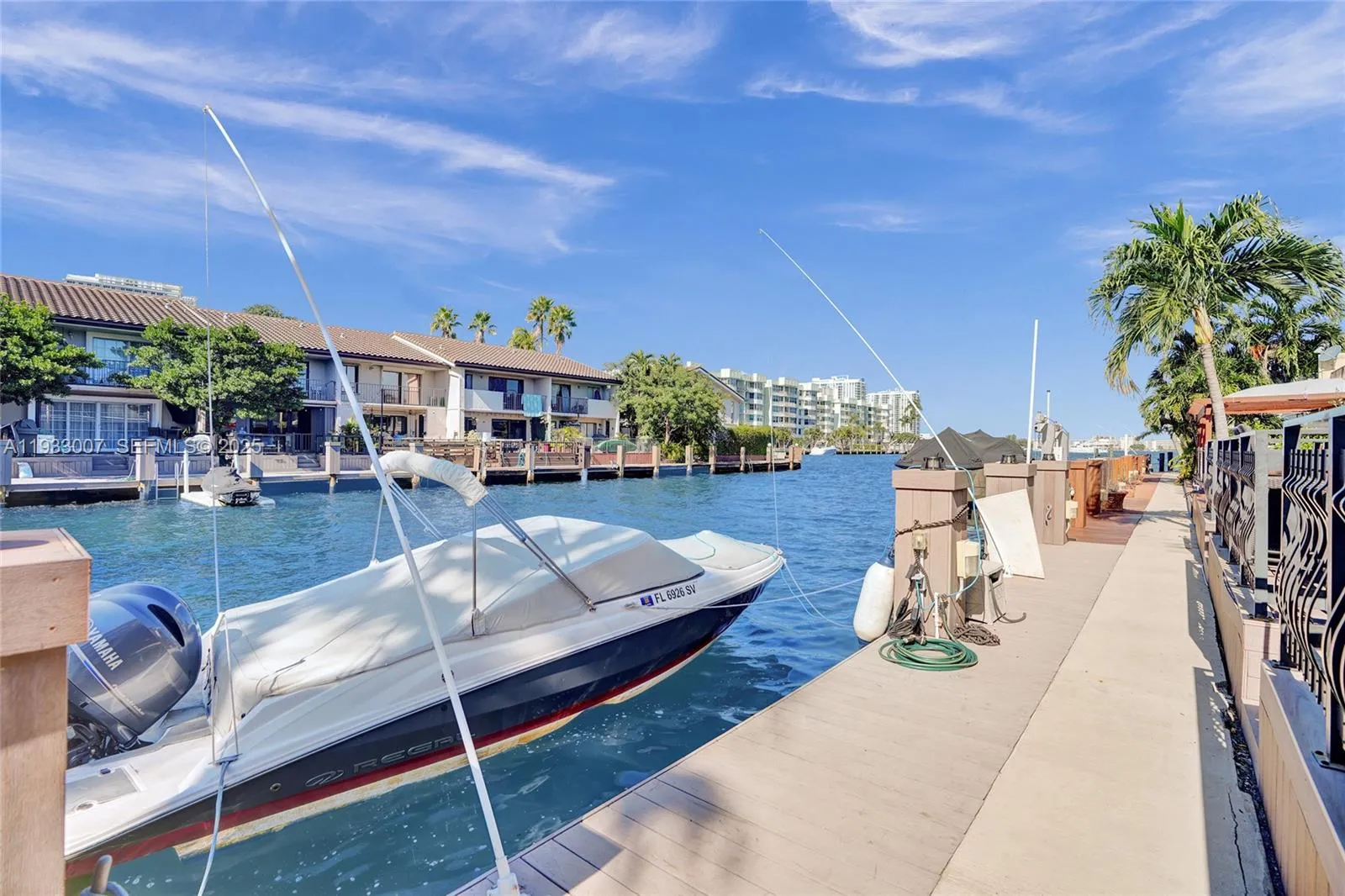 Foto de propiedad en 16478 NE 27th Place 34, North Miami Beach, FL 33160 North Miami Beach con MLS# 