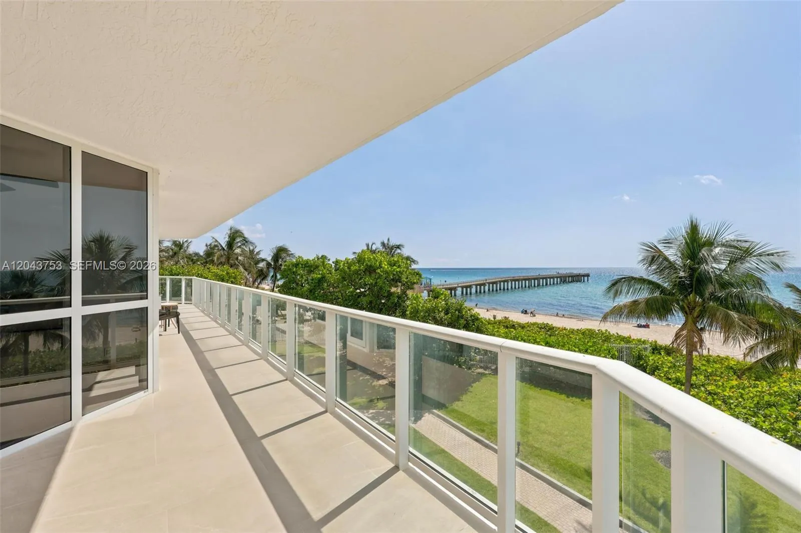 Alquilada 16485 Collins Avenue WS6C, Sunny Isles Beach, FL 33160, Sunny Isles Beach, FL 33160