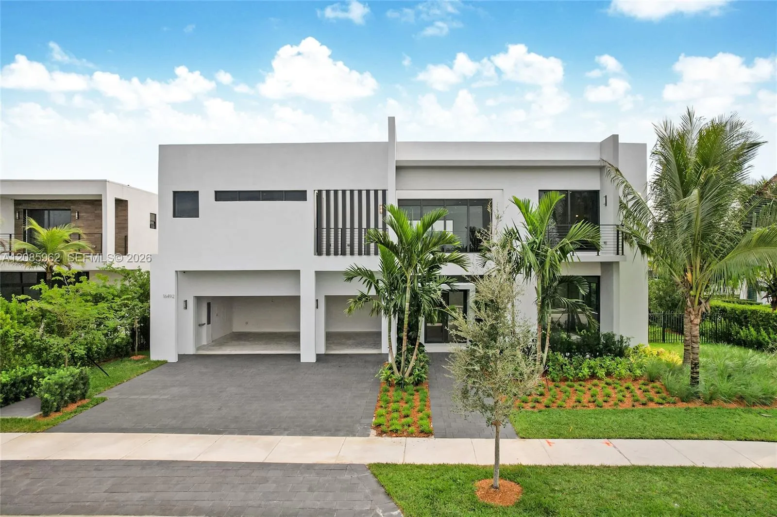 Foto de propiedad en 16492 Botaniko Drive S, Weston, FL 33326 Weston con MLS# 