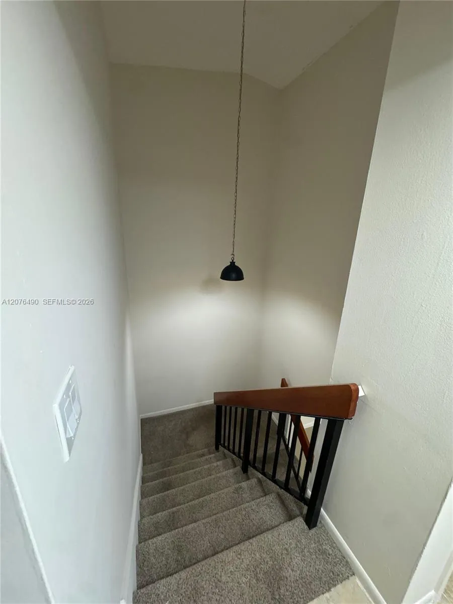 Foto de propiedad en 16498 NE 26th Avenue 12, North Miami Beach, FL 33160 North Miami Beach con MLS# 