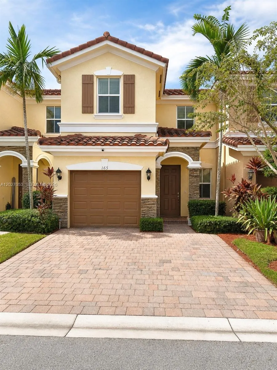 Foto de propiedad en 165 Emerald Creek Terrace 165, Plantation, FL 33325 Plantation con MLS# 