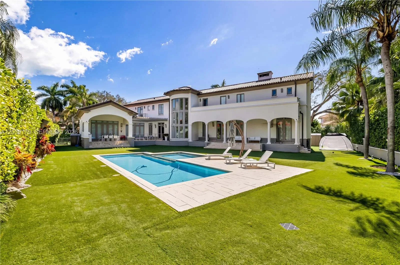 Foto de propiedad en 165 Paloma Drive, Coral Gables, FL 33143 Coral Gables con MLS# 