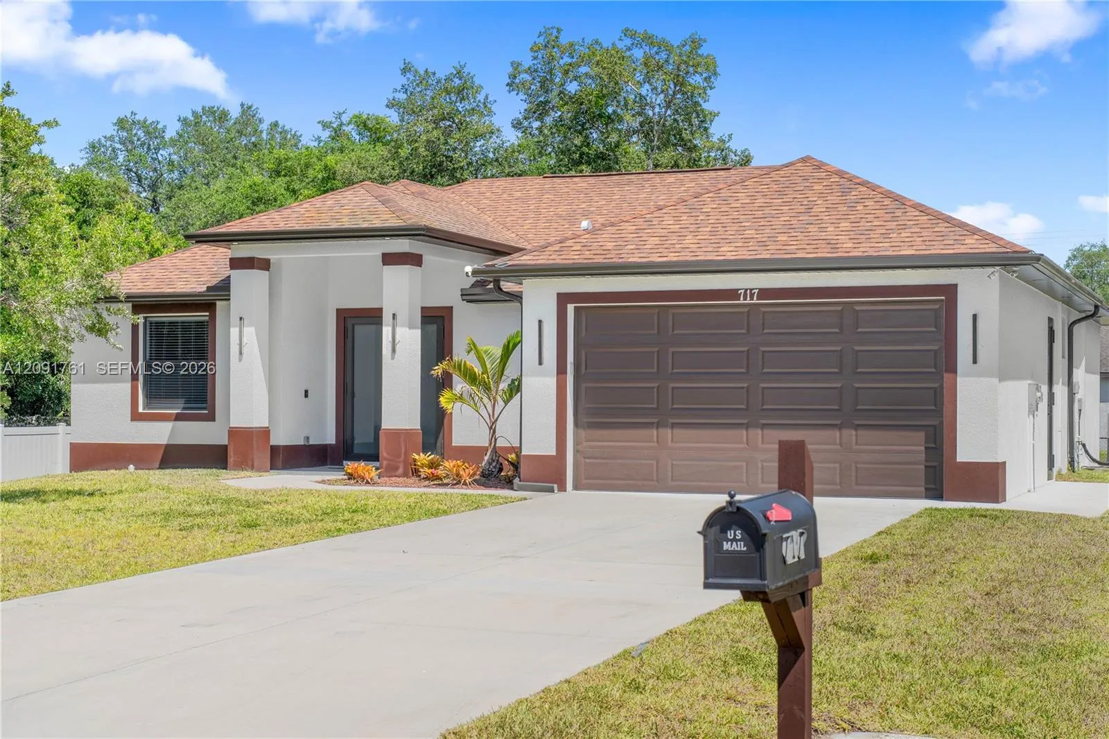 En Venta 165 Patio Street, Lehigh Acres, FL 33974, Lehigh Acres, FL 33974