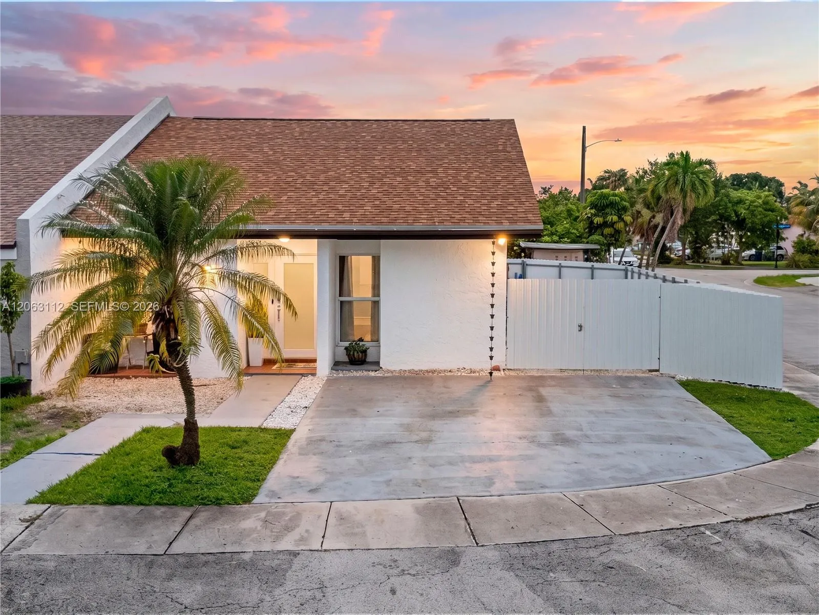 En Venta 165 SW 113th Court, Sweetwater, FL 33174, Sweetwater, FL 33174