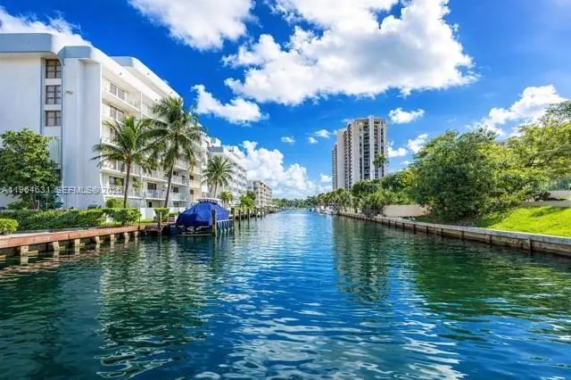 Vendido 1650 NE 115th Street 111, Miami, FL 33181, Miami, FL 33181