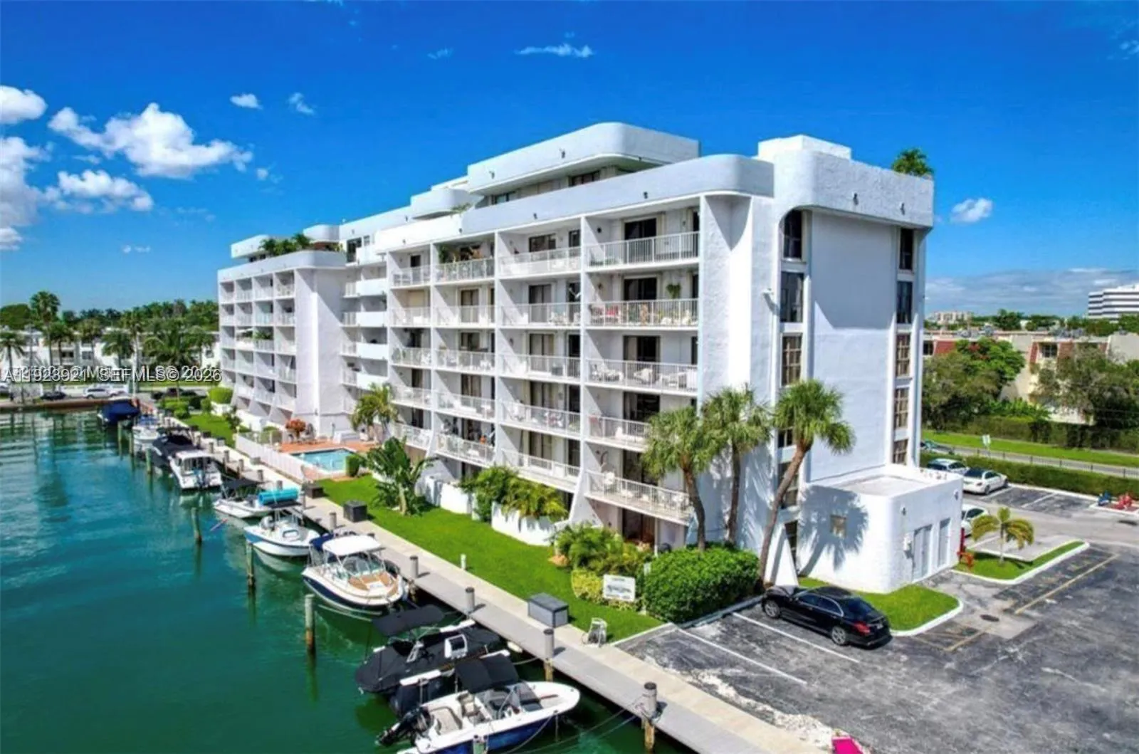 Foto de propiedad en 1650 NE 115th Street 405, Miami, FL 33181 Miami con MLS# 