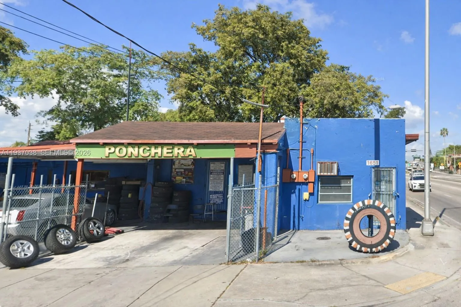 Foto de propiedad en 1650 NW 27th Avenue, Miami, FL 33125 Miami con MLS# 