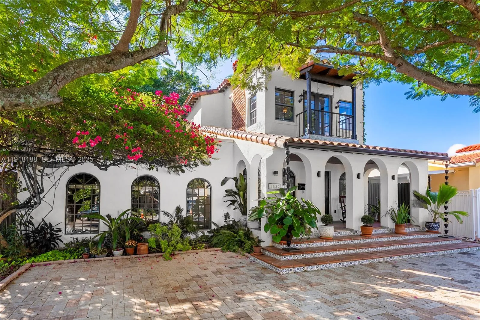 Foto de propiedad en 1650 SW 16th Street, Miami, FL 33145 Miami con MLS# 