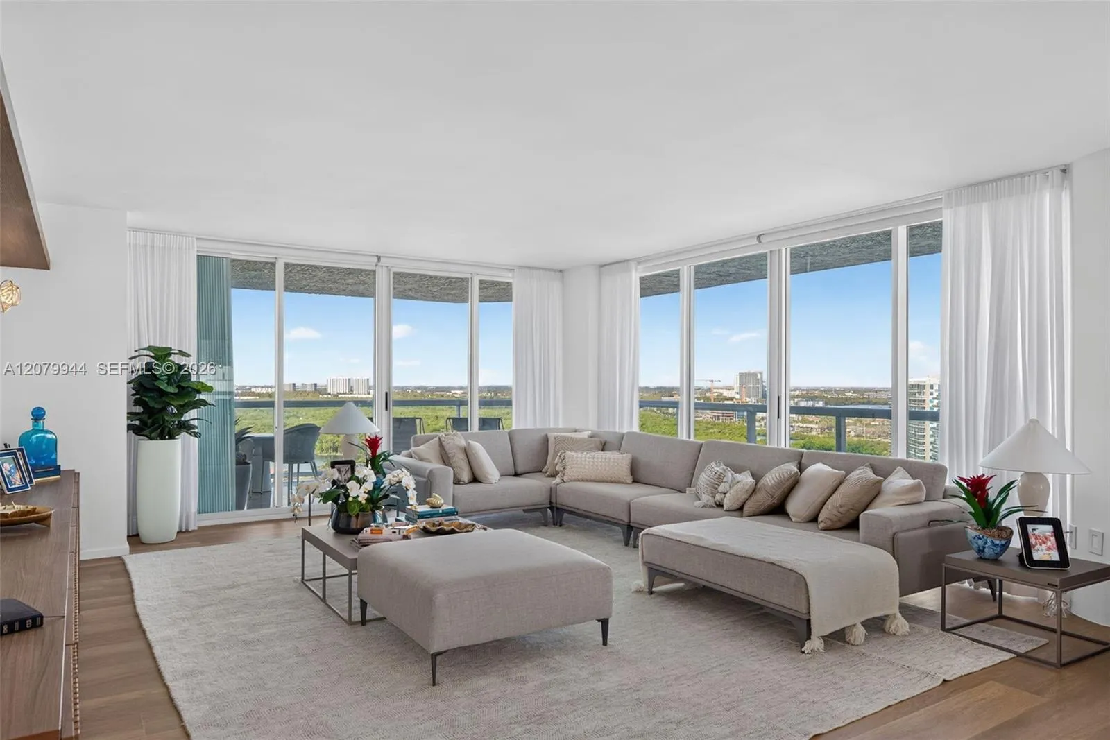 Foto de propiedad en 16500 Collins Avenue 2256, Sunny Isles Beach, FL 33160 Sunny Isles Beach con MLS# 