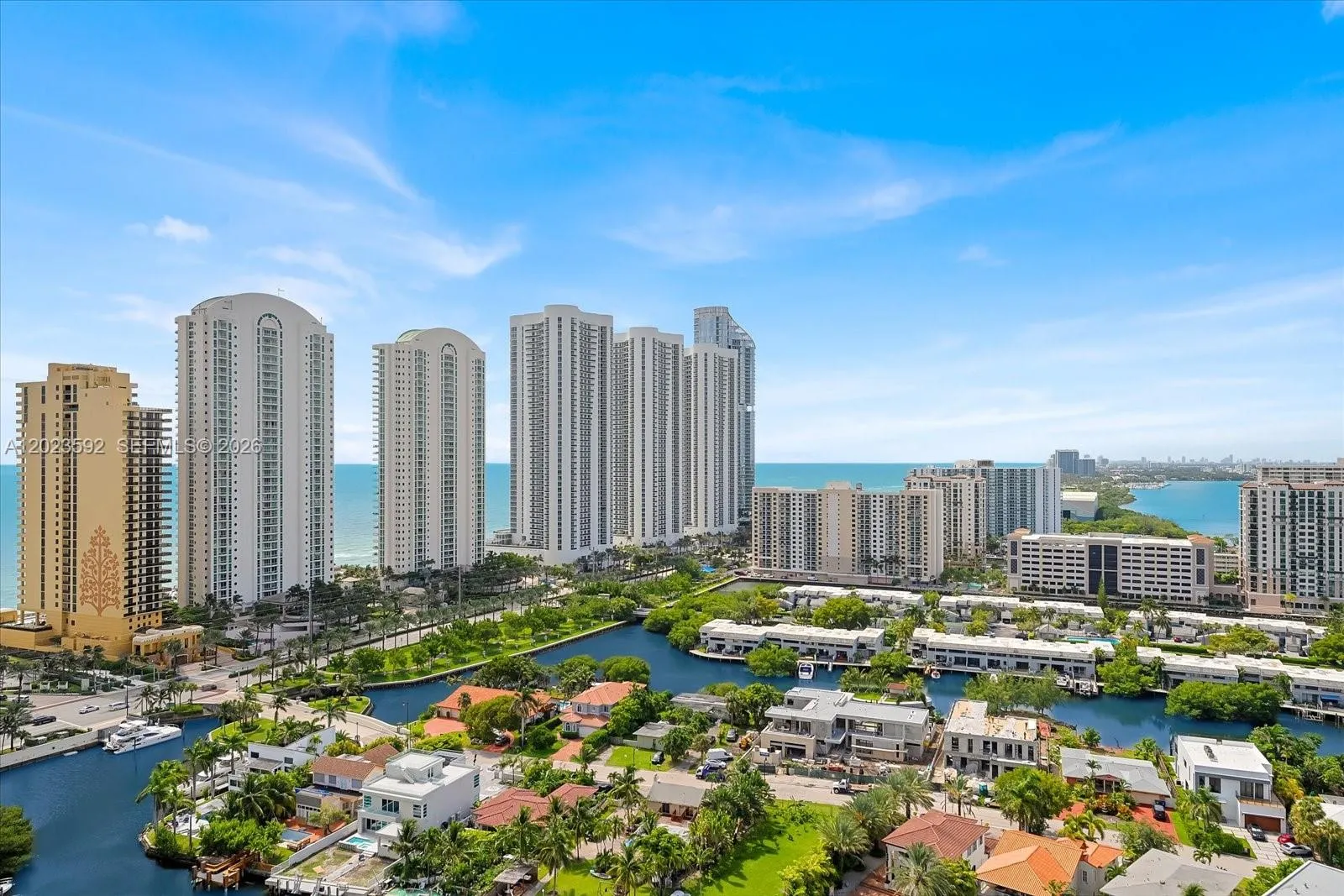 Foto de propiedad en 16500 Collins Avenue 2451, Sunny Isles Beach, FL 33160 Sunny Isles Beach con MLS# 