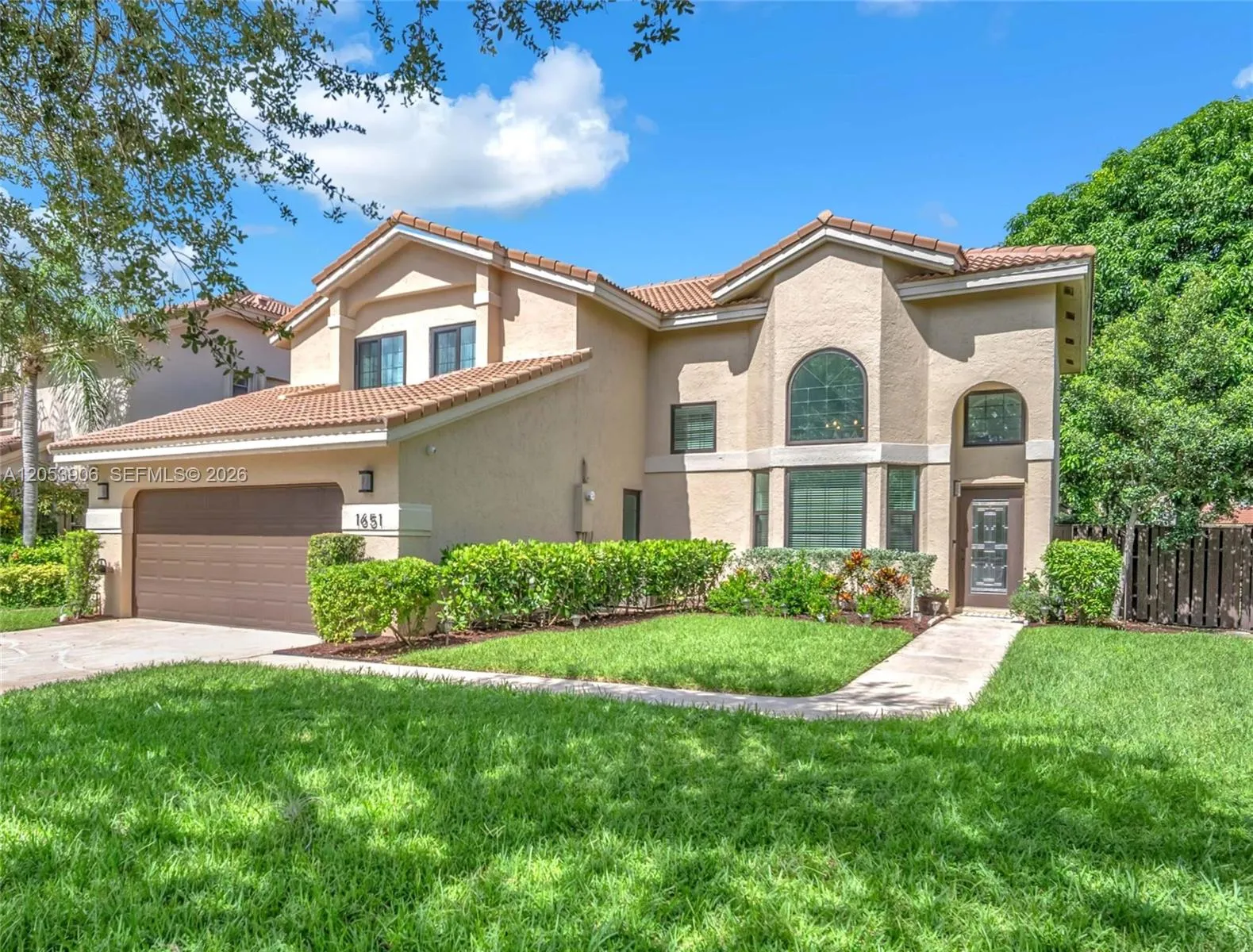 Foto de propiedad en 1651 NW 104th Avenue, Plantation, FL 33322 Plantation con MLS# 
