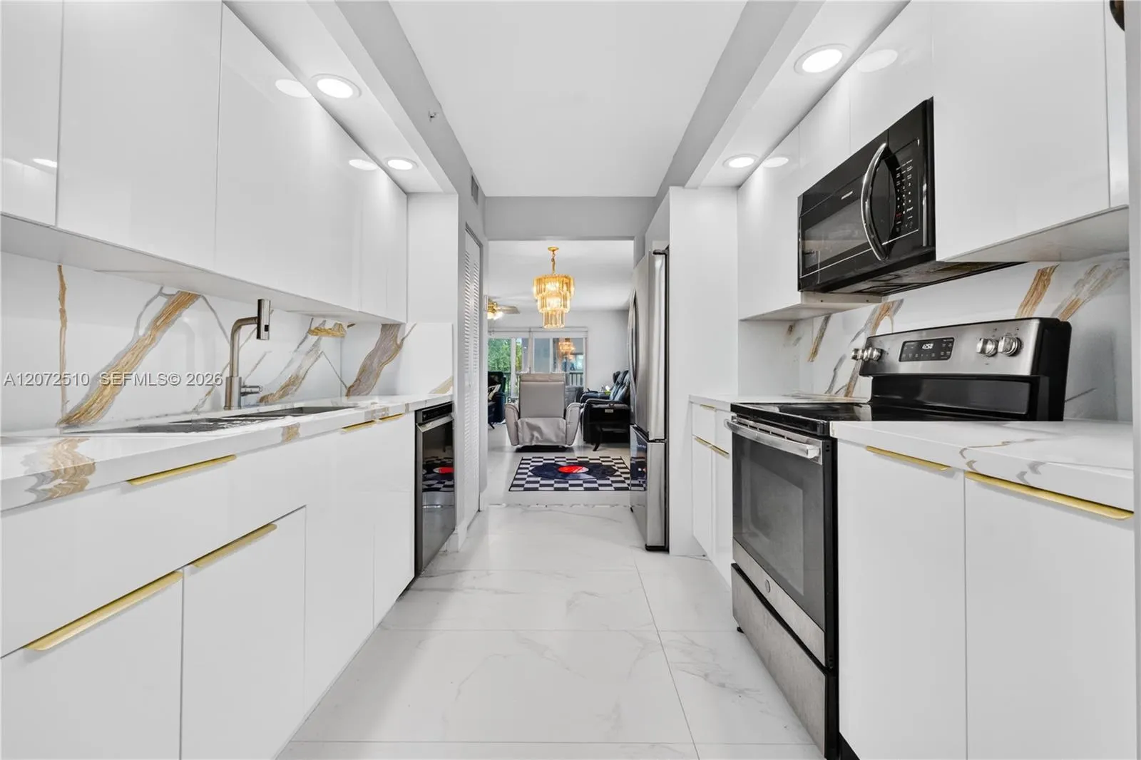 Foto de propiedad en 1651 SW 127th Avenue 212A, Pembroke Pines, FL 33027 Pembroke Pines con MLS# 