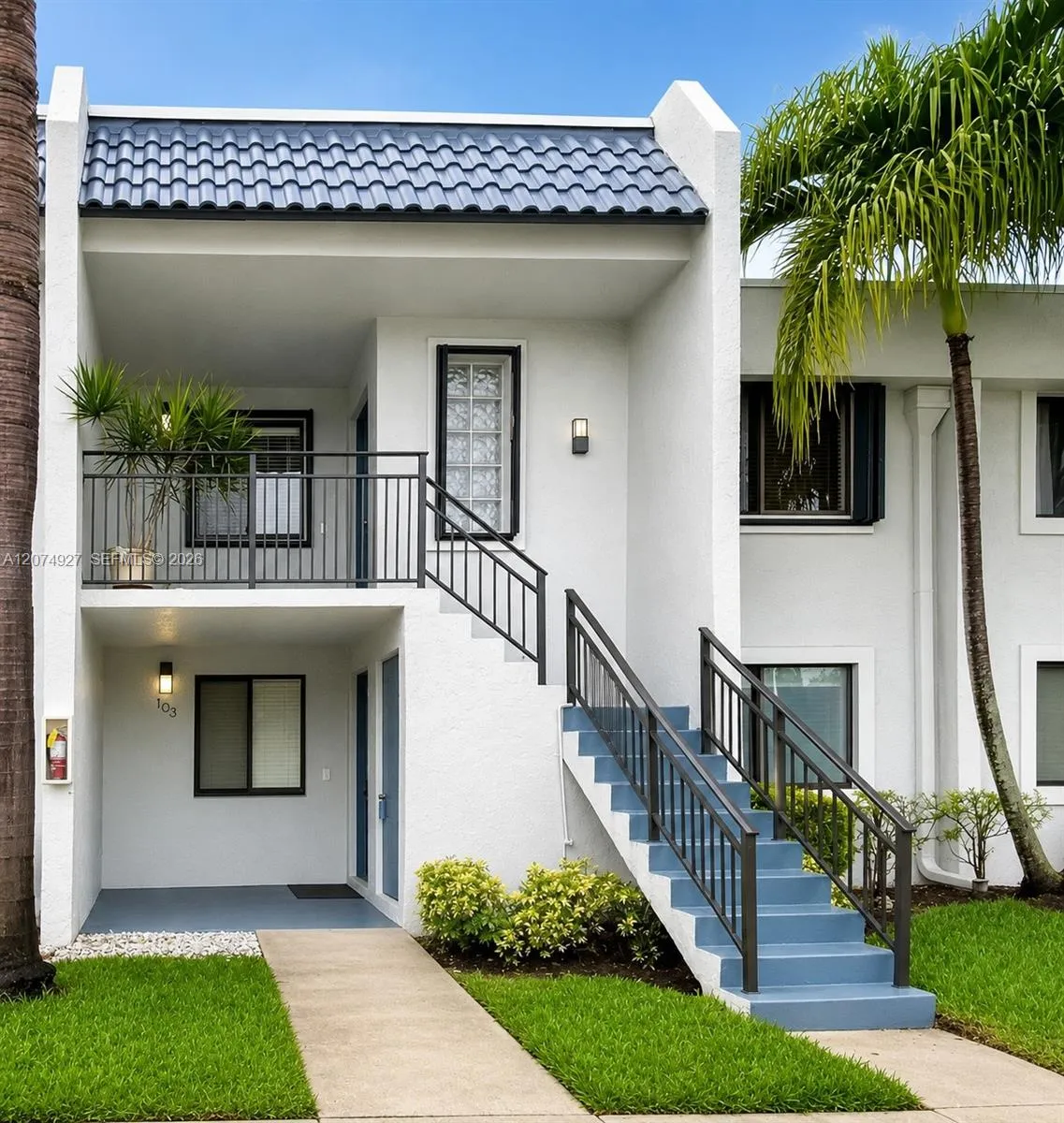 Foto de propiedad en 16511 Blatt Boulevard 103, Weston, FL 33326 Weston con MLS# 