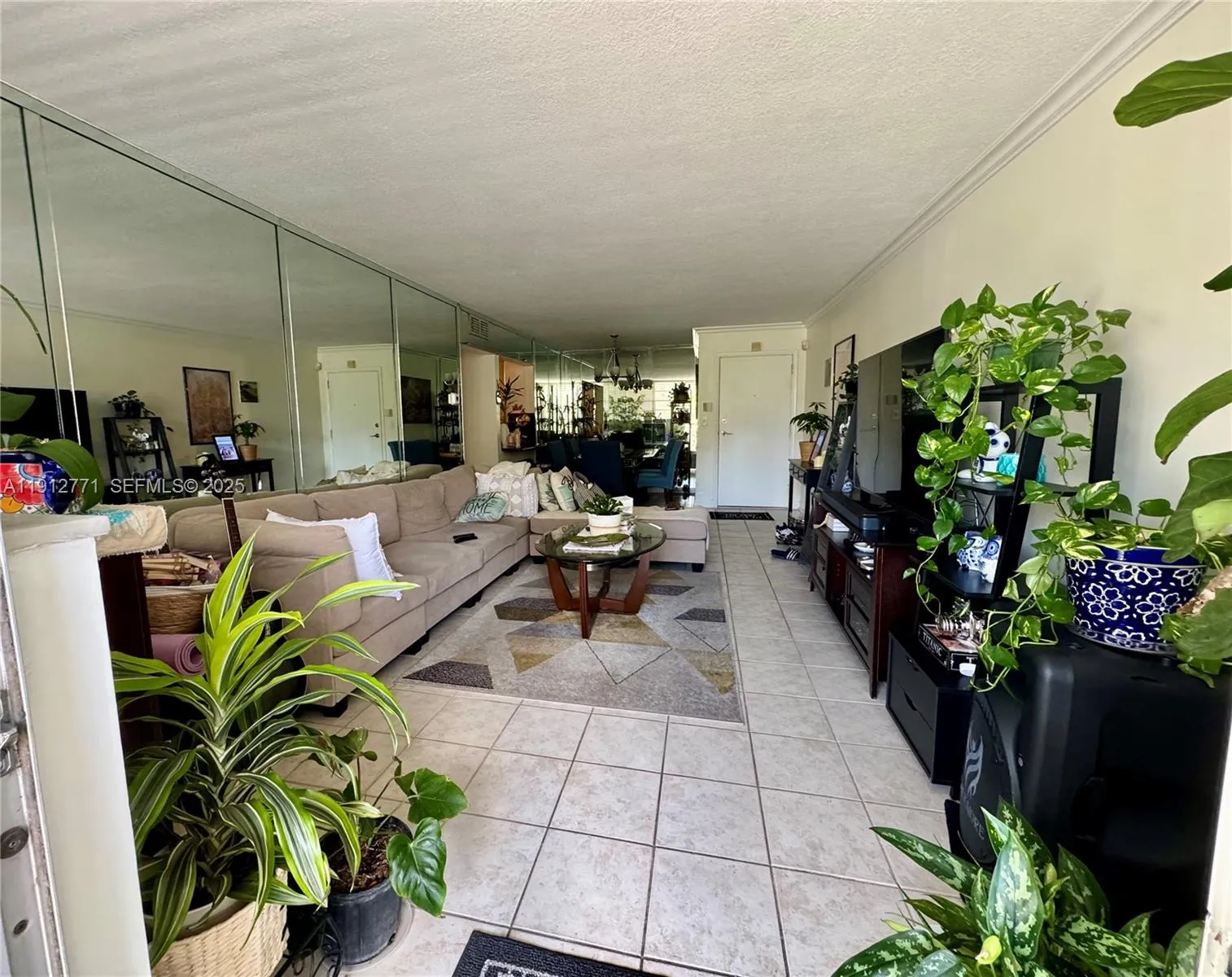Foto de propiedad en 16518 NE 26th Avenue 304, North Miami Beach, FL 33160 North Miami Beach con MLS# 