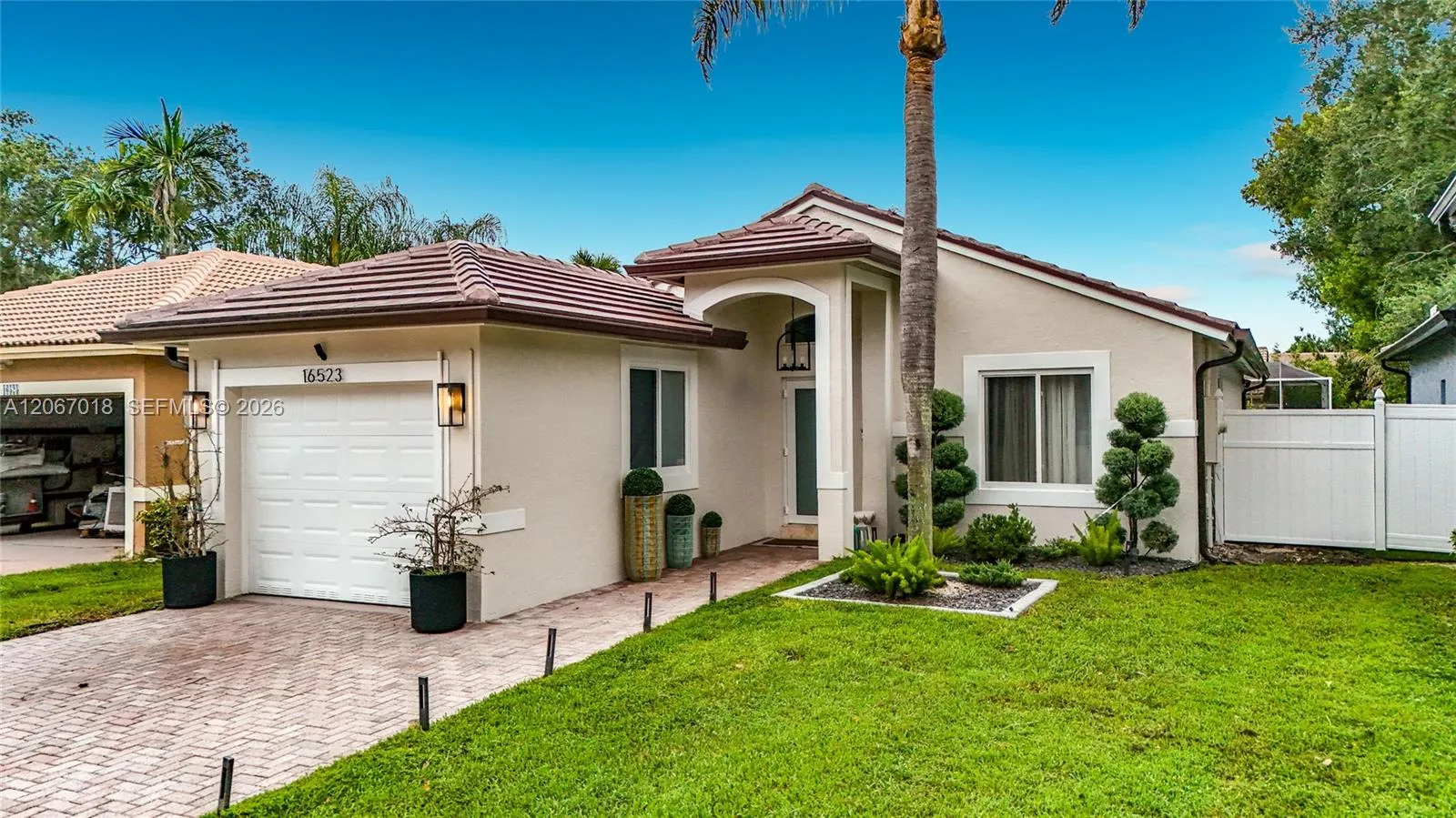 Foto de propiedad en 16523 Sapphire Street, Weston, FL 33331 Weston con MLS# 