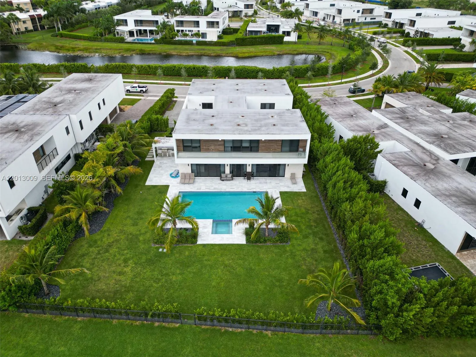 Foto de propiedad en 16529 N Botaniko Drive N N, Weston, FL 33326 Weston con MLS# 