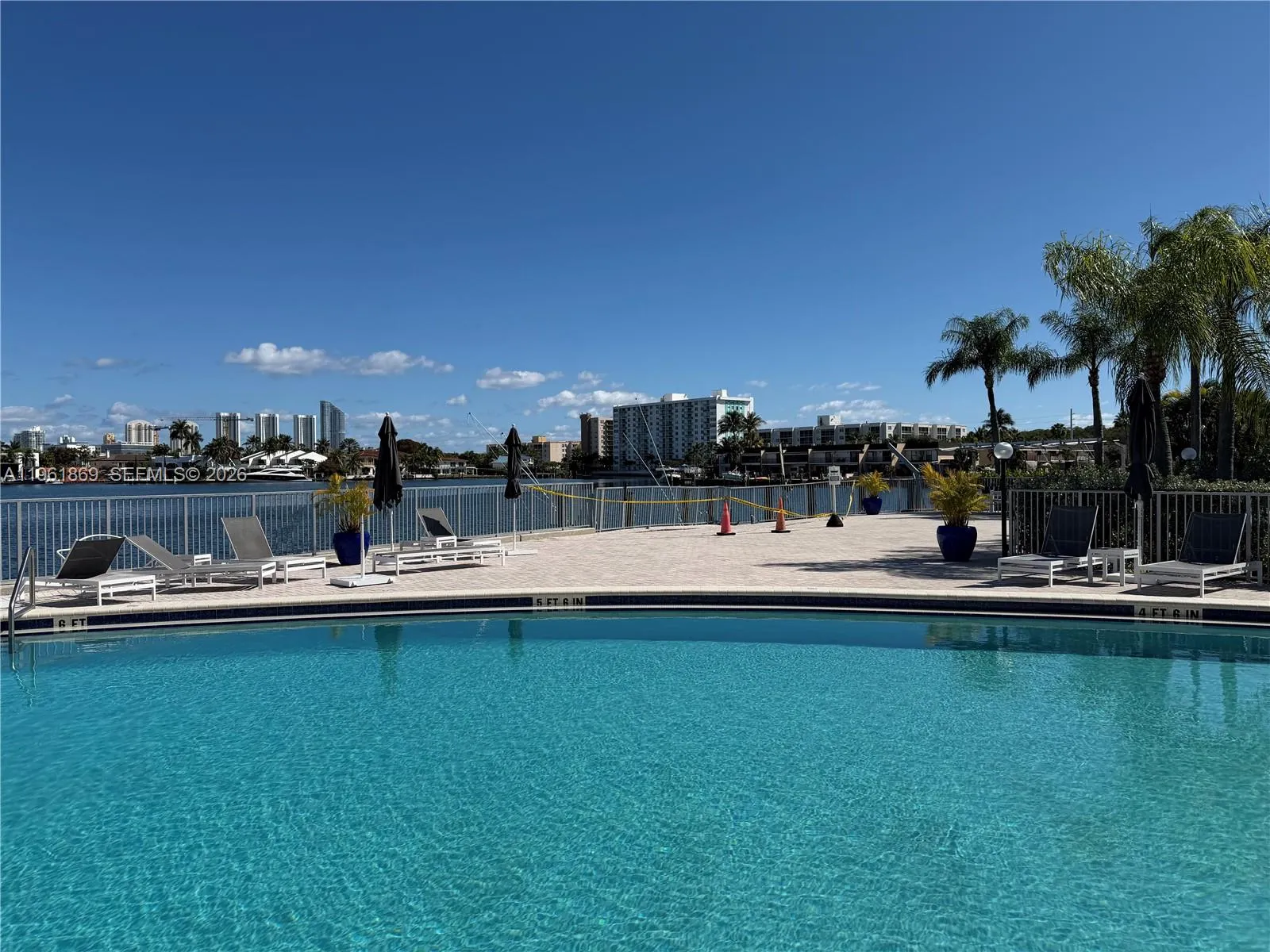 Foto de propiedad en 16546 NE 26th Avenue 6H, North Miami Beach, FL 33160 North Miami Beach con MLS# 