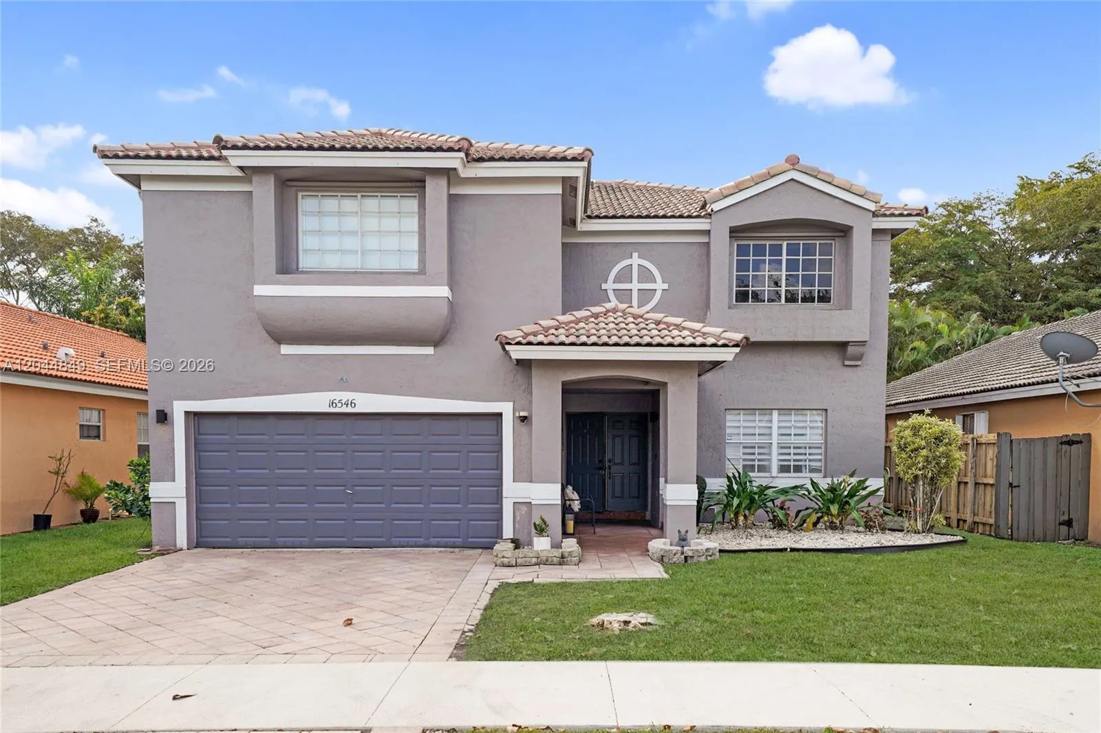 Foto de propiedad en 16546 SW 103rd Lane, Miami, FL 33196 Miami con MLS# 