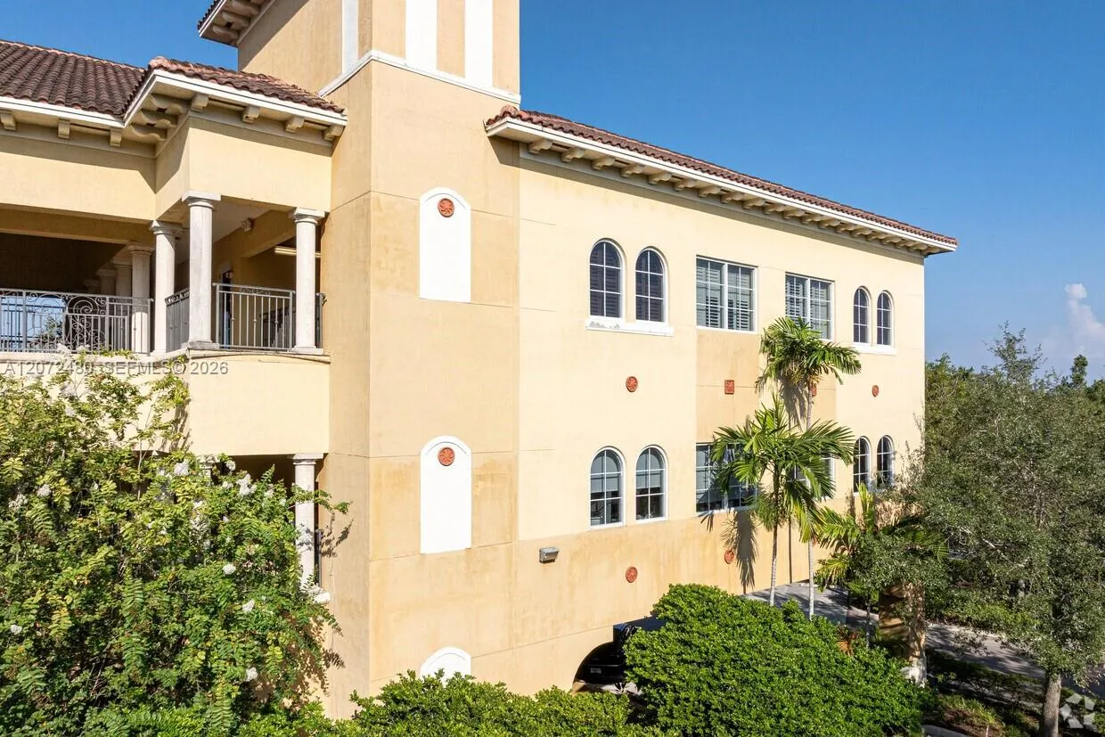 Foto de propiedad en 1655 N Commerce Parkway 301, Weston, FL 33326 Weston con MLS# 