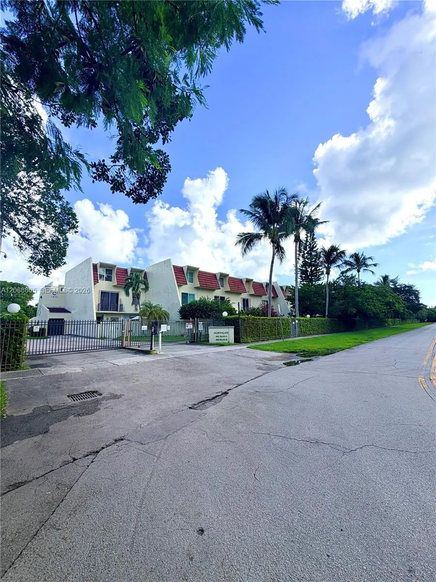 En Renta 1655 NE 115th Street 11B, Miami, FL 33181, Miami, FL 33181