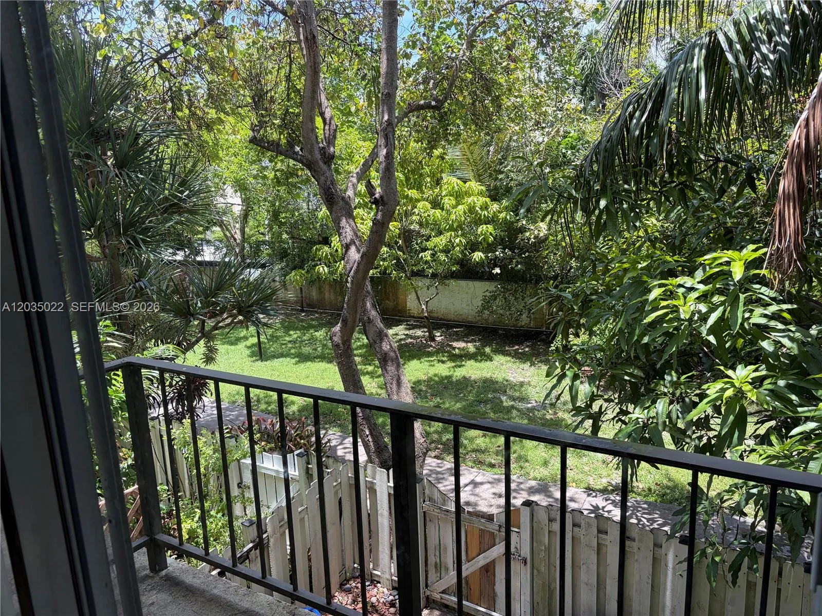 Foto de propiedad en 1655 NE 115th Street 29B, Miami, FL 33181 Miami con MLS# 