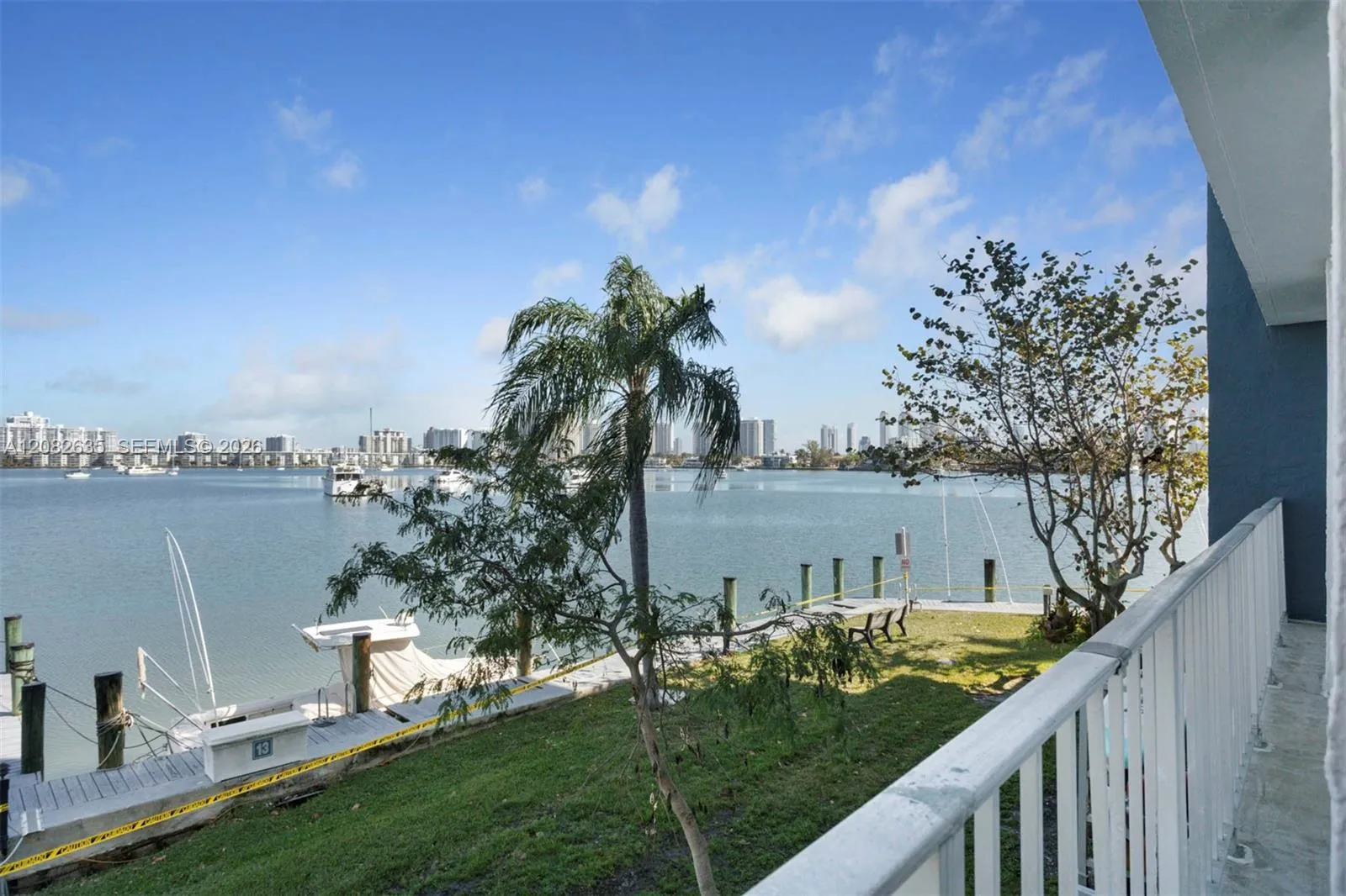 Foto de propiedad en 16558 NE 26th Avenue 2G, North Miami Beach, FL 33160 North Miami Beach con MLS# 