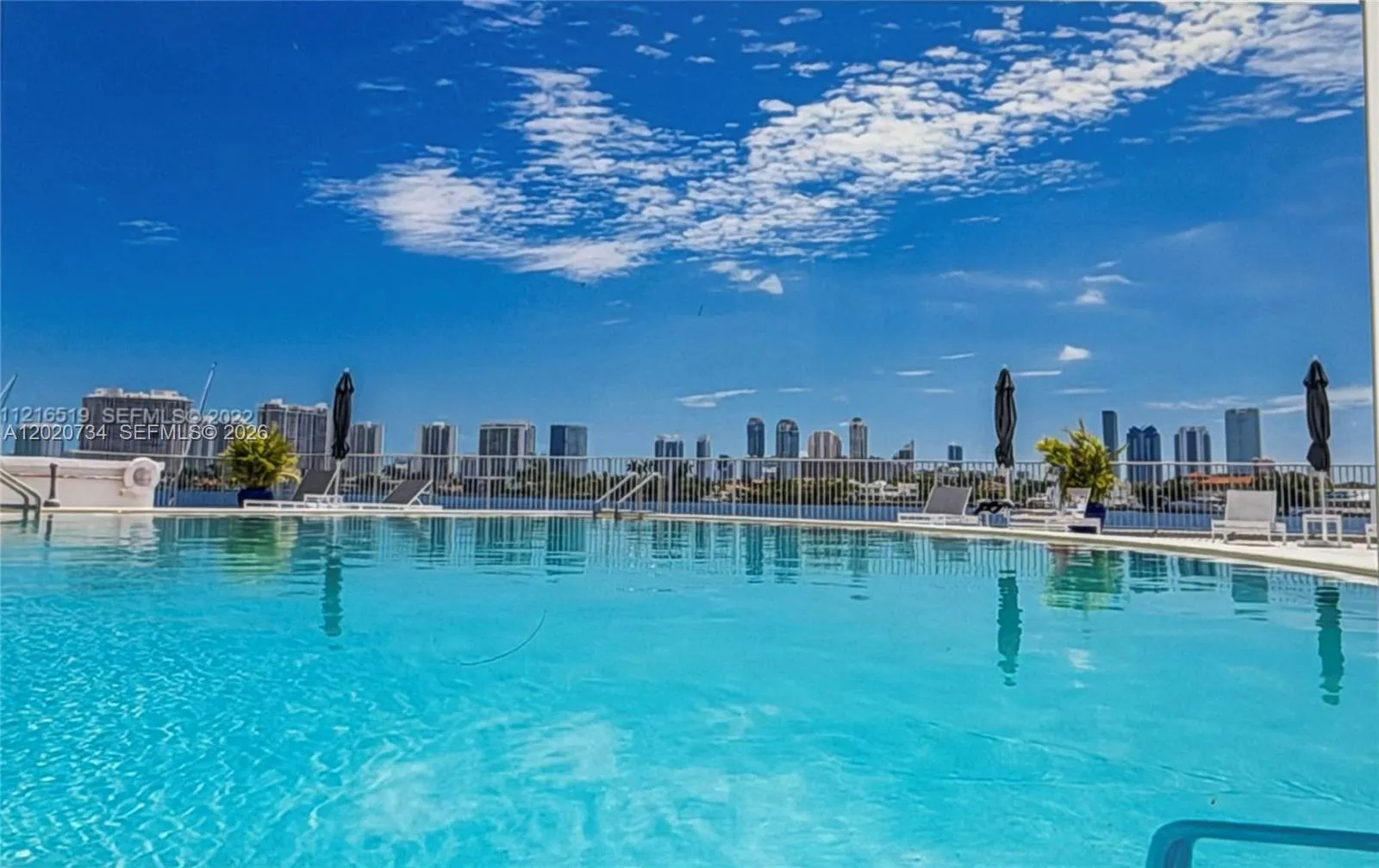 Foto de propiedad en 16558 NE 26th Avenue 3H, North Miami Beach, FL 33160 North Miami Beach con MLS# 