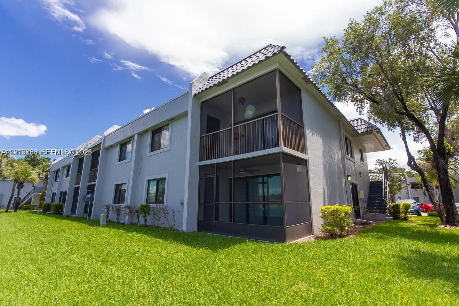 Foto de propiedad en 16561 Blatt Boulevard 201, Weston, FL 33326 Weston con MLS# 