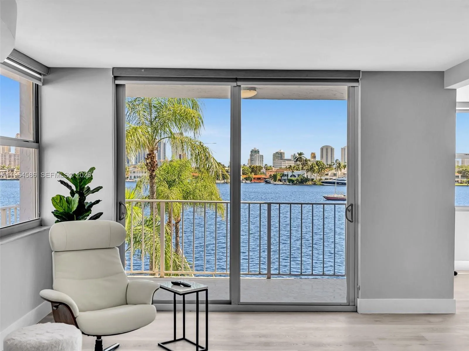 Foto de propiedad en 16570 NE 26th Avenue 3A (DOCK), North Miami Beach, FL 33160 North Miami Beach con MLS# 