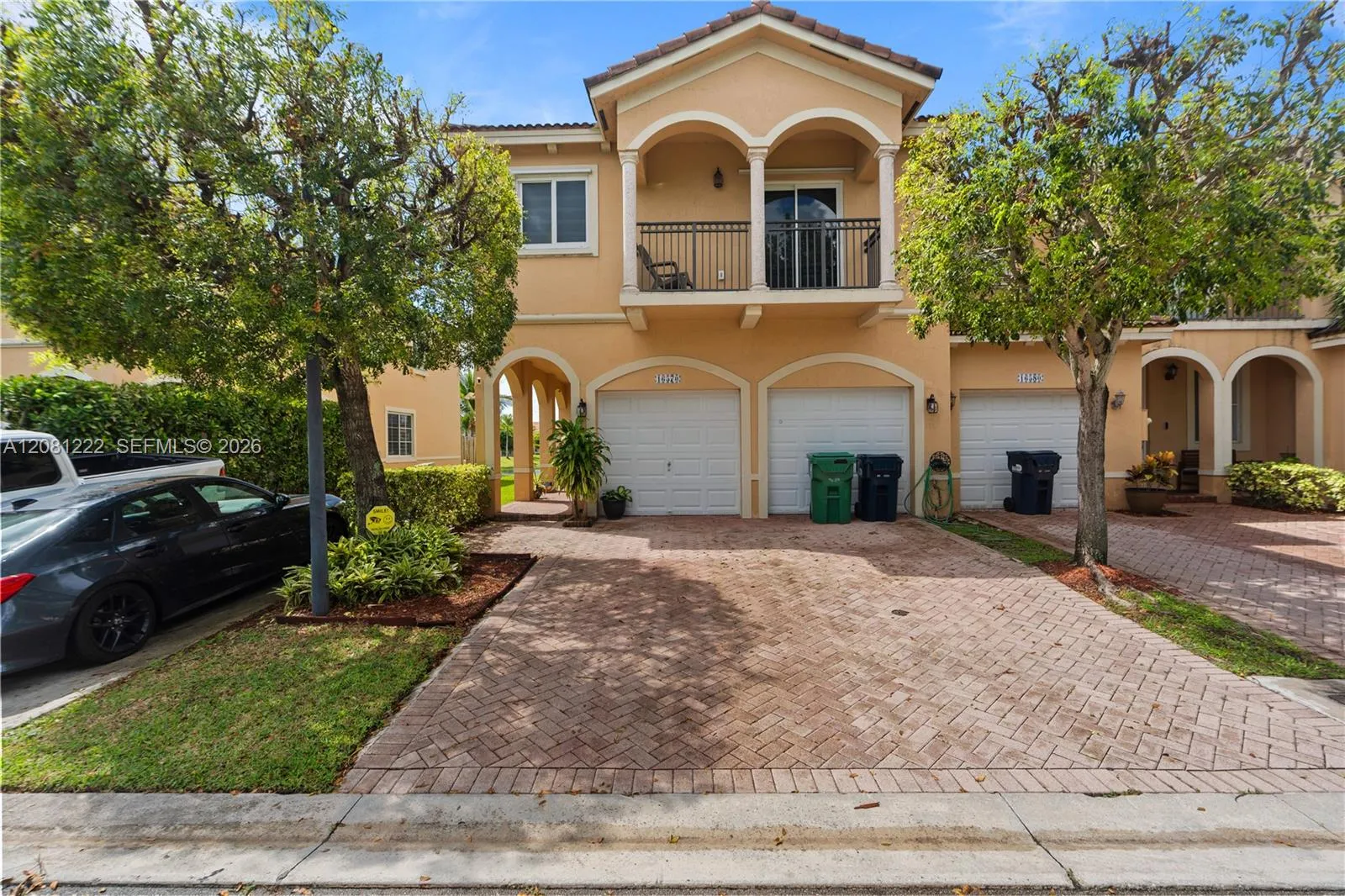 Foto de propiedad en 16570 SW 70th Street, Miami, FL 33193 Miami con MLS# 