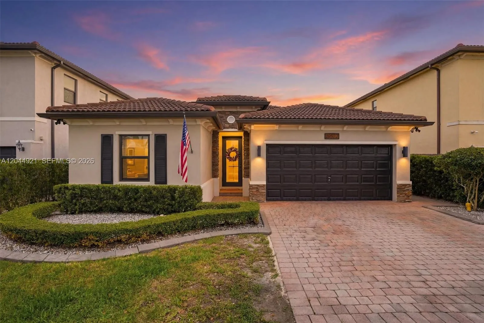 Foto de propiedad en 16572 SW 43rd Lane, Miami, FL 33185 Miami con MLS# 