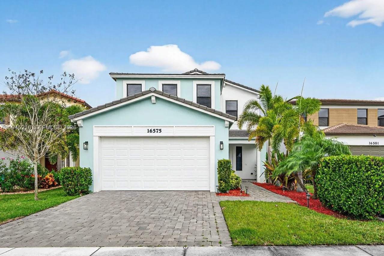 Foto de propiedad en 16575 Cove Road, Westlake, FL 33470 Westlake con MLS# 
