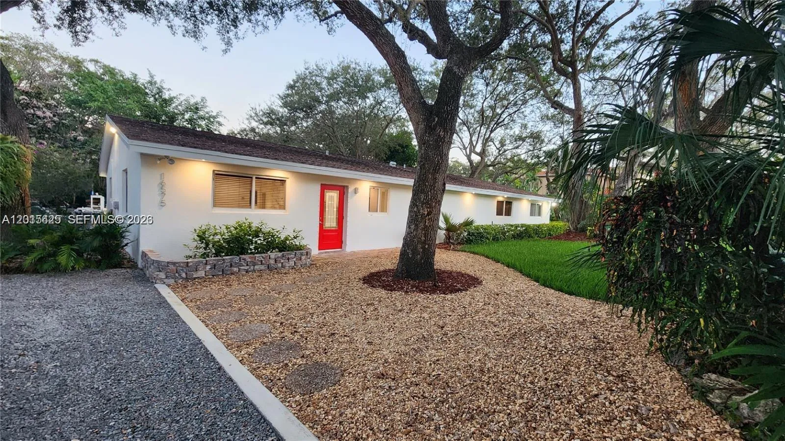 Foto de propiedad en 16575 Old Cutler Road 16575, Palmetto Bay, FL 33157 Palmetto Bay con MLS# 