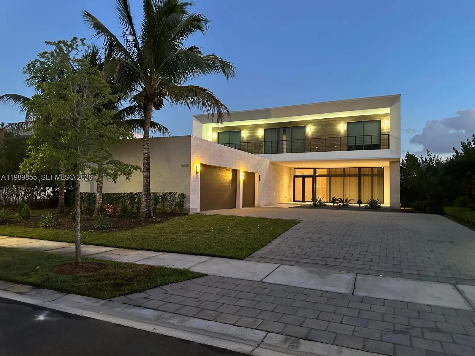 Foto de propiedad en 16580 Sunset Way 16580, Weston, FL 33326 Weston con MLS# 