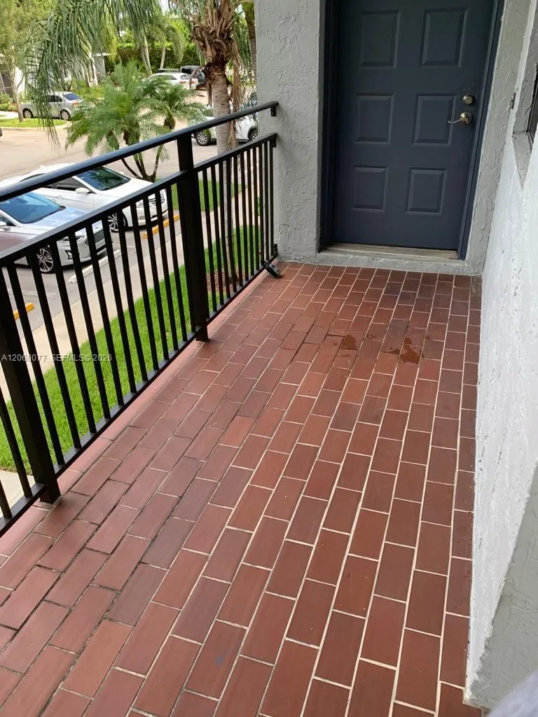 Foto de propiedad en 16581 Blatt Boulevard 206, Weston, FL 33326 Weston con MLS# 