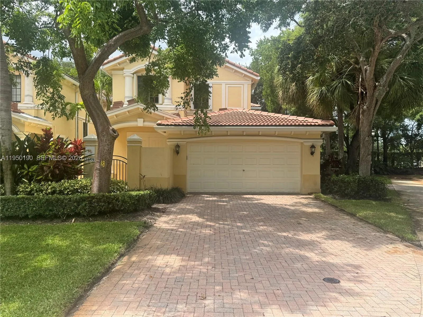 Foto de propiedad en 1659 Passion Vine Circle 18-4, Weston, FL 33326 Weston con MLS# 