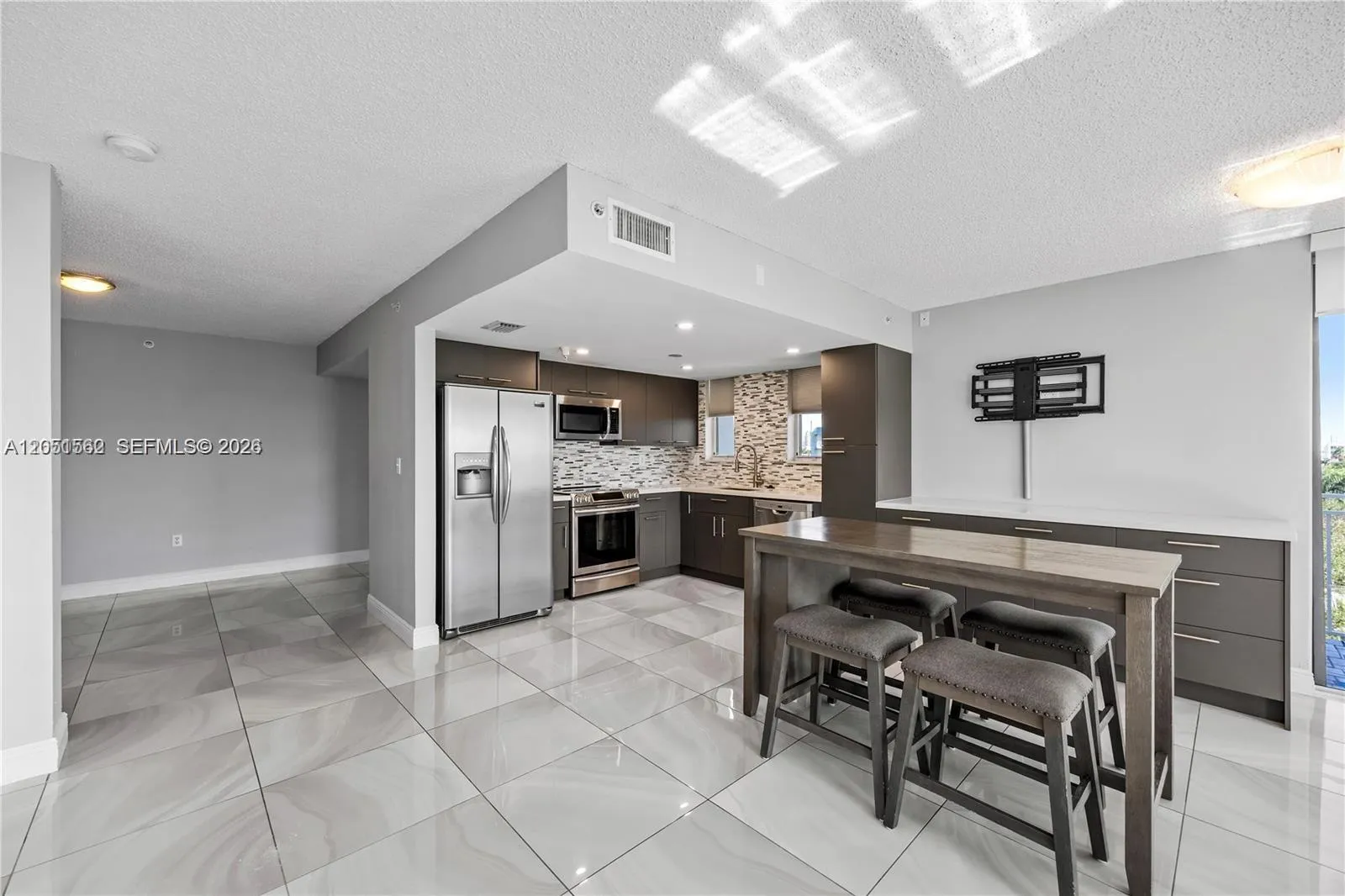 Foto de propiedad en 16590 NE 26th Avenue 502, North Miami Beach, FL 33160 North Miami Beach con MLS# 
