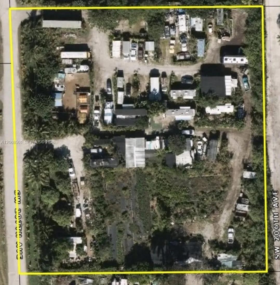 Foto de propiedad en 165xx SW 207th Avenue, Miami, FL 33187 Miami con MLS# 