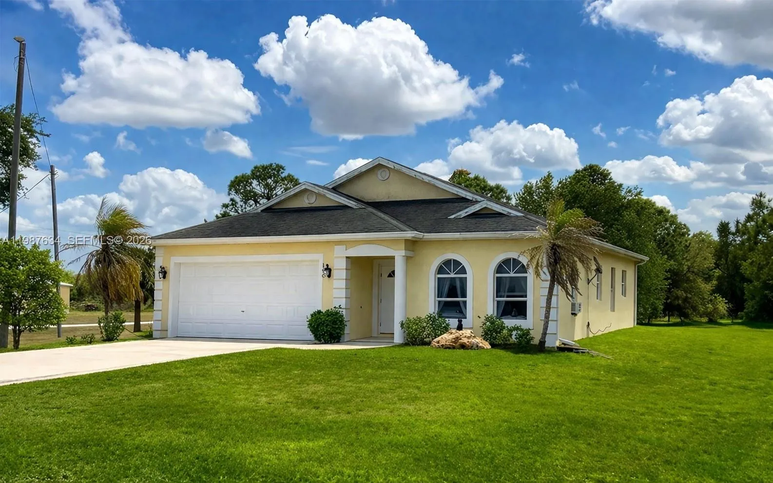 Foto de propiedad en 166 Pine Cone Avenue, Clewiston, FL 33440 Clewiston con MLS# 