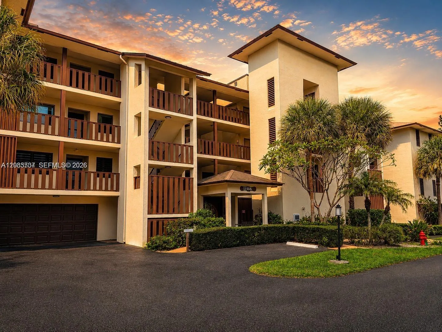 En Venta 166 SE St Lucie Boulevard D-203, Stuart, FL 34996, Stuart, FL 34996