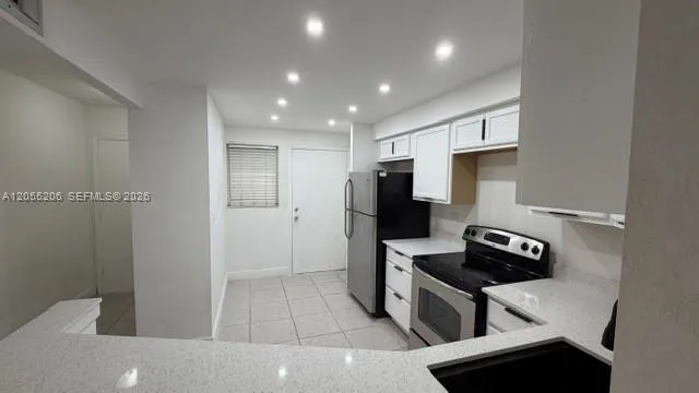 Alquilada 1660 NE 191st Street 110-1, Miami, FL 33179, Miami, FL 33179
