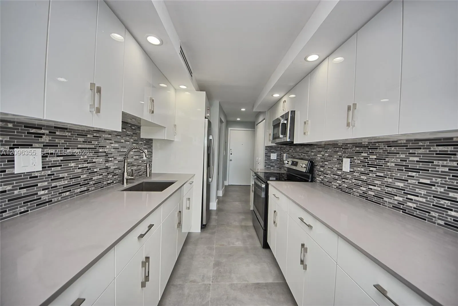 En Venta 1660 NE 191st Street 309-1, Miami, FL 33179, Miami, FL 33179