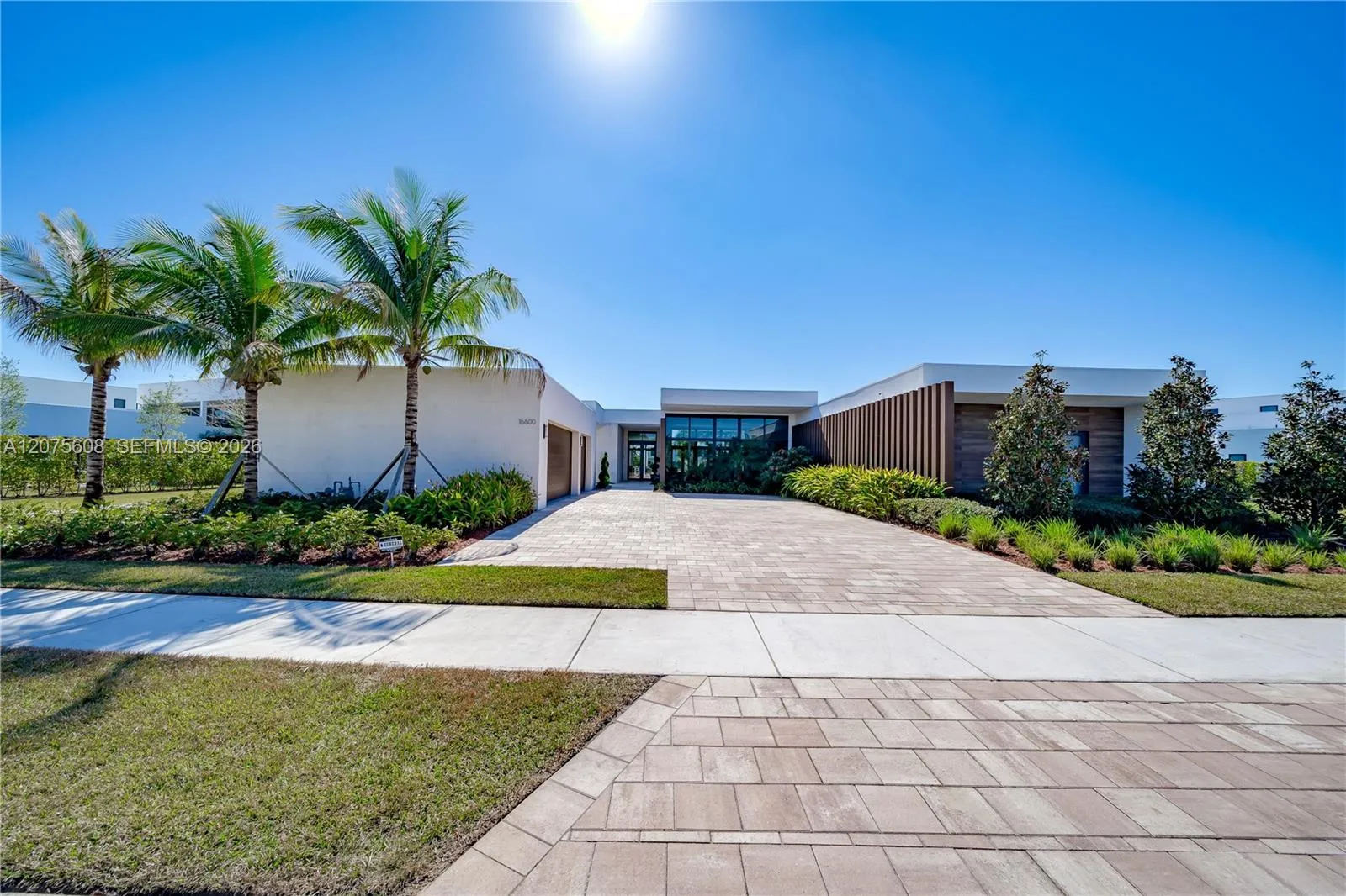 Foto de propiedad en 16600 Sunset Way, Weston, FL 33326 Weston con MLS# 