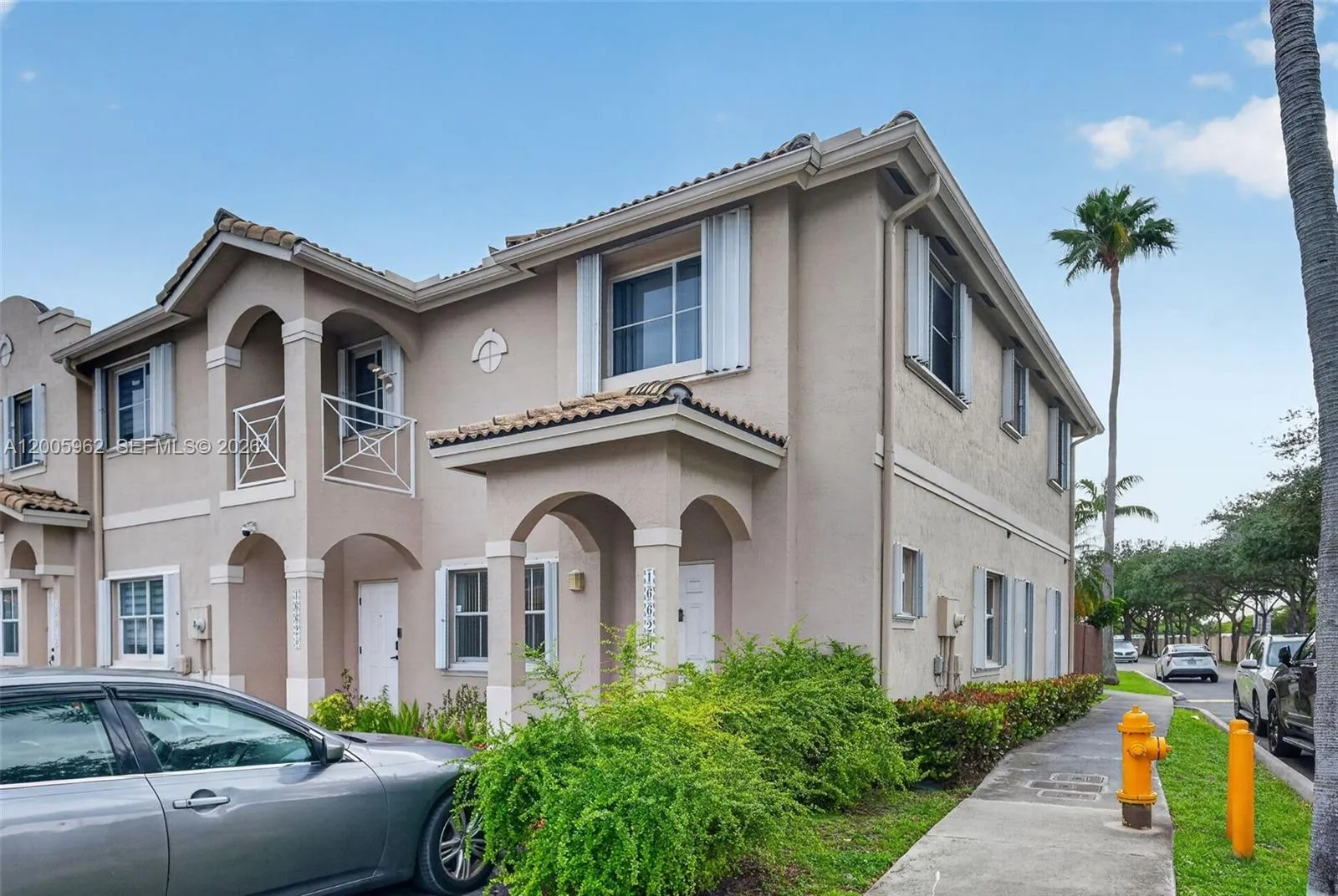 Foto de propiedad en 16624 NW 73rd Court 16624, Miami Lakes, FL 33014 Miami Lakes con MLS# 