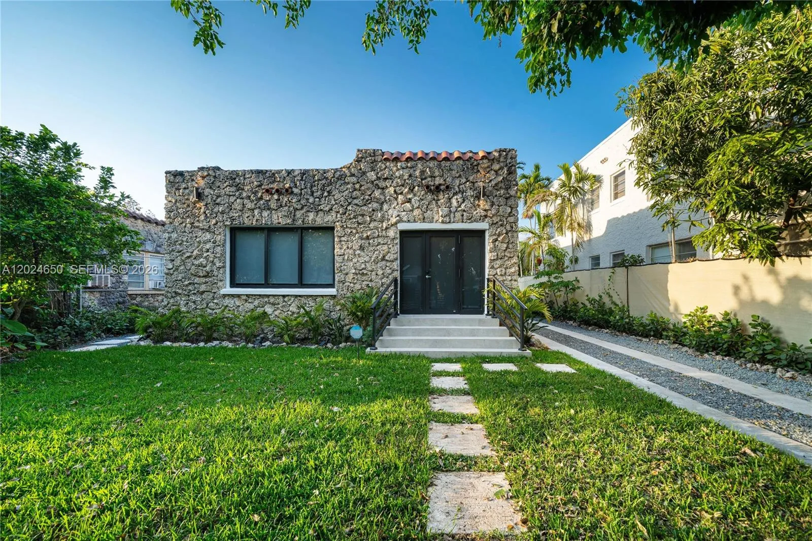 Foto de propiedad en 1663 SW 13th Street, Miami, FL 33145 Miami con MLS# 
