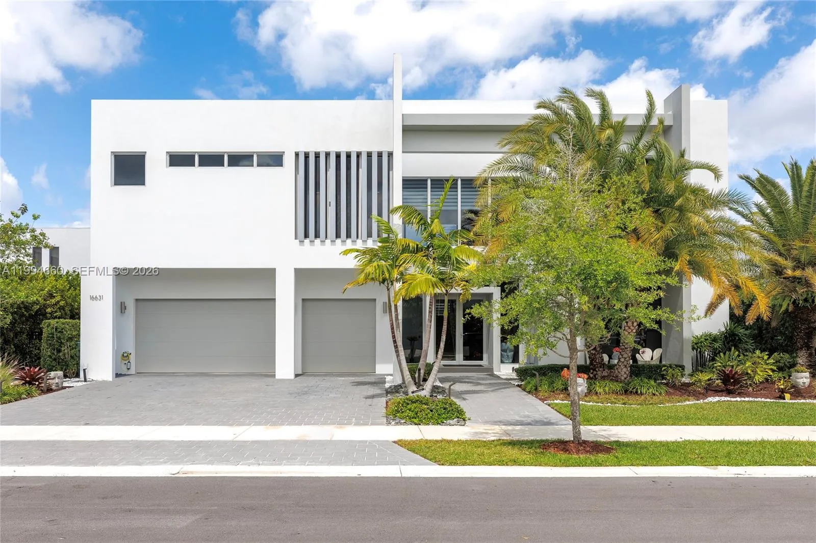 Foto de propiedad en 16631 Sunset Way, Weston, FL 33326 Weston con MLS# 